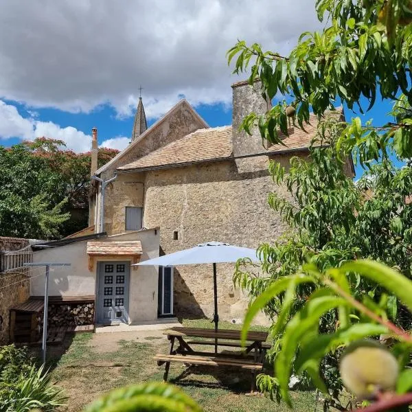 Charming, French village house, renovated in 2025, available tonight !, hotel in Fyé