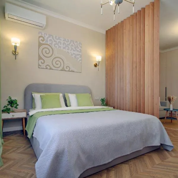 Central Light Apartment, khách sạn ở Almaty
