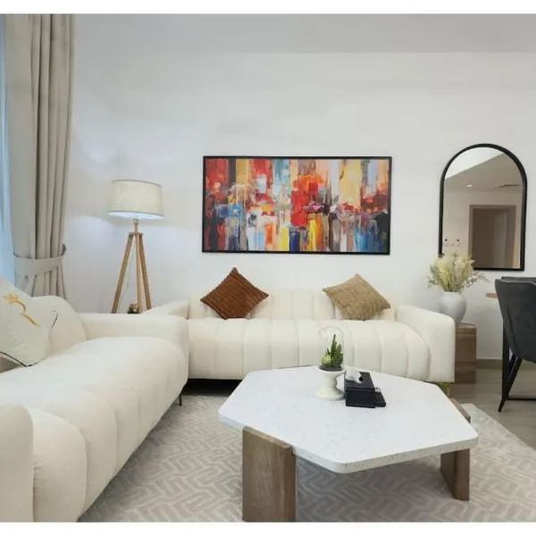 Yas Vista 2BR - Spacious Apartment with Pool & Balcony Near Yas Mall & Marina, hotel di Abu Dhabi