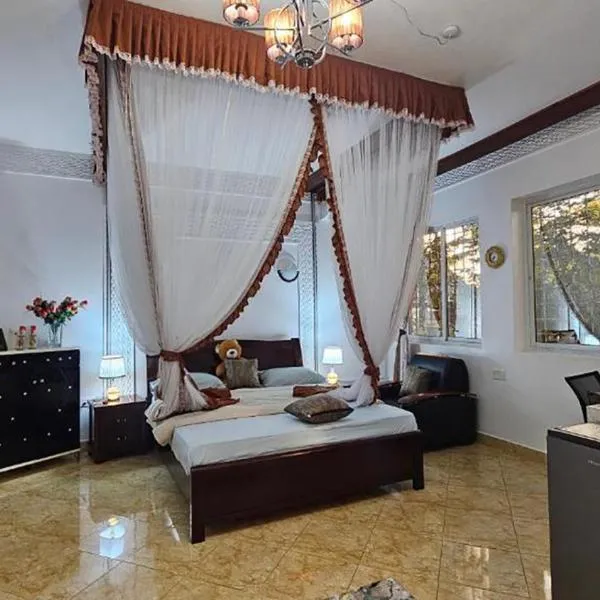 Villa Buerk Serena Suite Bed & Breakfast, Wi-Fi, Pool, ξενοδοχείο στη Μομπάσα