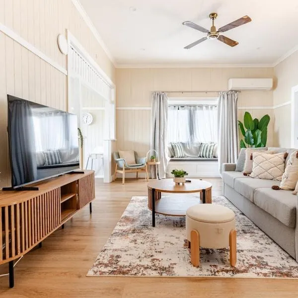 A5Q Abnb-Style 3BR House with Balcony & 2 Free Parking Nr Portside Wharf, hotel a Brisbane