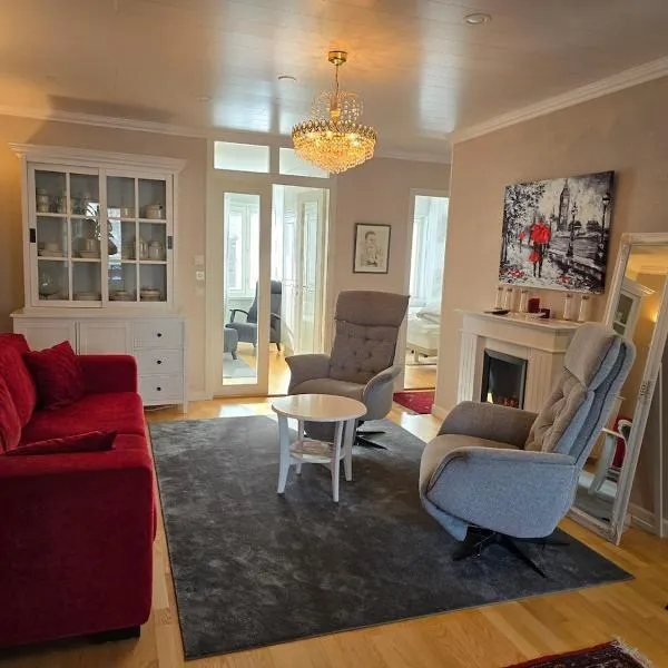 Kajaanin ydinkeskustassa 4 huonetta, keittiö ja sauna, hôtel à Kajaani