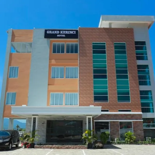 Hotel Grand Kerinci Sungai Penuh - Syariah, hotel in Sungaipenuh