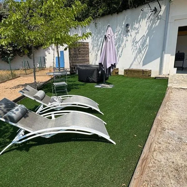 Bas de villa 80m2 secteur Ajaccio、Tavacoのホテル