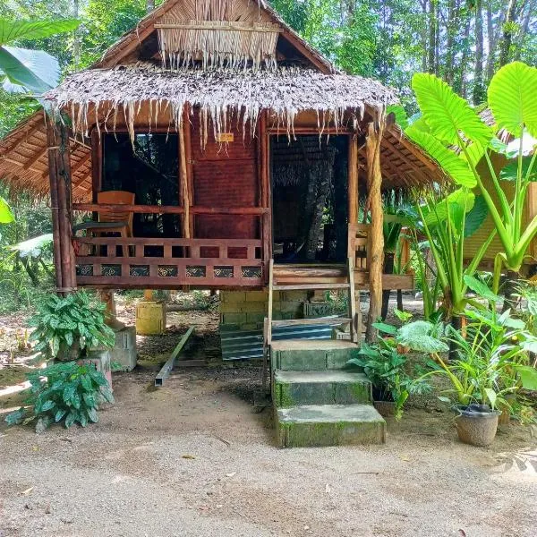 Khai jungle wassanacamp, hotel in Ban Thung Lang Tham