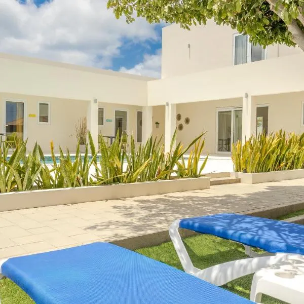 Hideout Suites - from Eagle Beach, hotel in Eagle Beach