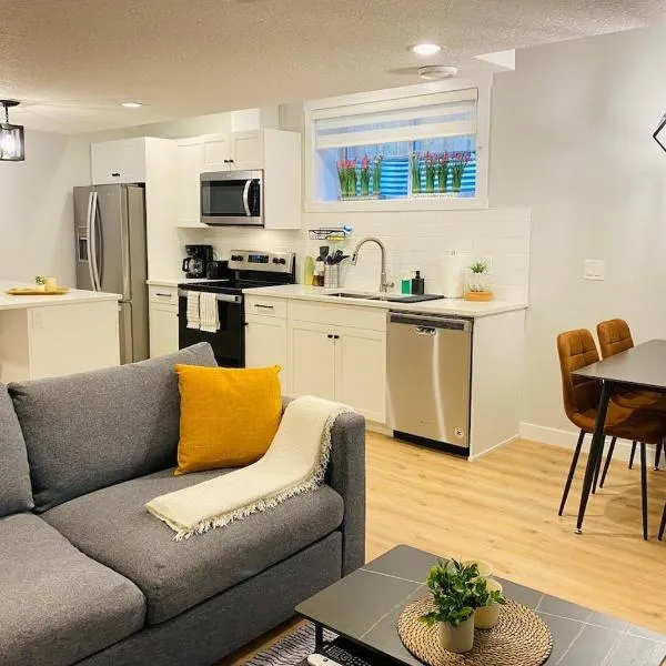 The Private Central Edmonton Suite - Comfortable & Fully-Equipped Basement Suite，埃德蒙頓的飯店