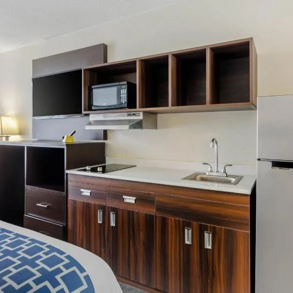 Suburban Studios Verona - Staunton North, hotel in Staunton