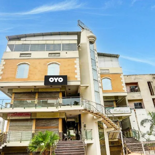 Townhouse RELAX SUITS A BOUTIQUE HOTEL VASUNDHARA, hotel di Ghaziabad