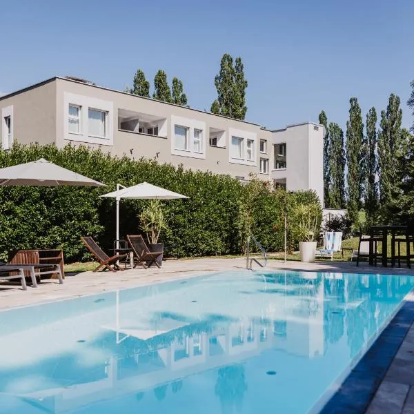 Ewitsch 13 - Hotel Garni, hotel v destinaci Berghausen