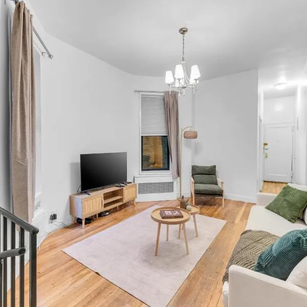 Inviting 2Bd Upper East Side Stay with Backyard, hôtel à New York