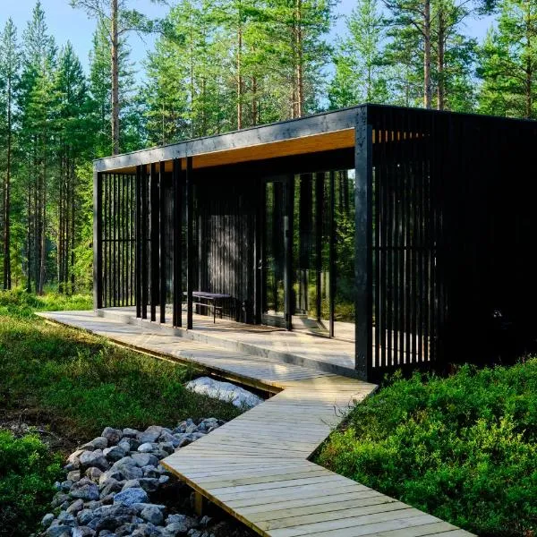 Coastal Forest Cabin in Sweden, hotel u gradu Sederhamn