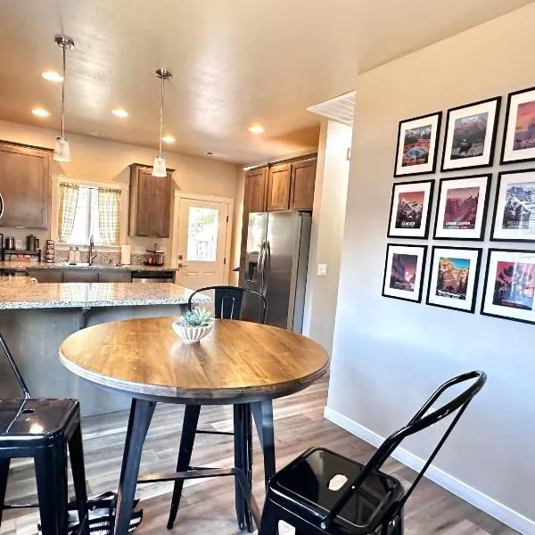 Charming 2BR Cottage Near Freeway-Cul-de-sac, hotel v destinaci Medford