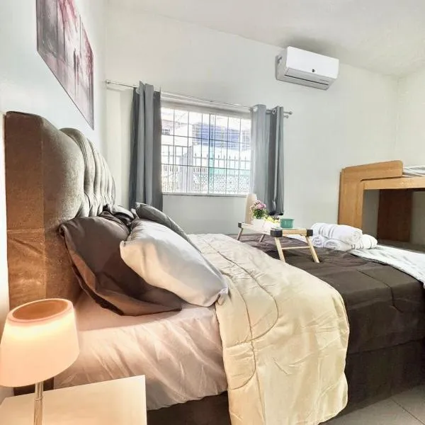 Apë Brazilian moderno no centro com ar condicionado、フォルモザのホテル