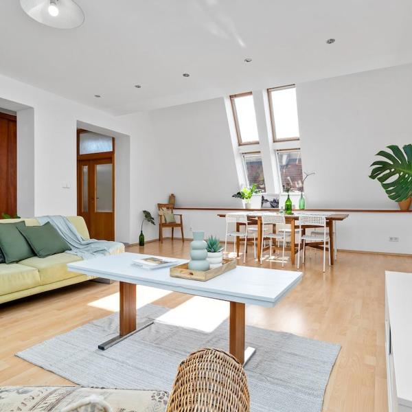 Main Square Luxe Apt & In The Heart of Bratislava Old Town, Bratislava