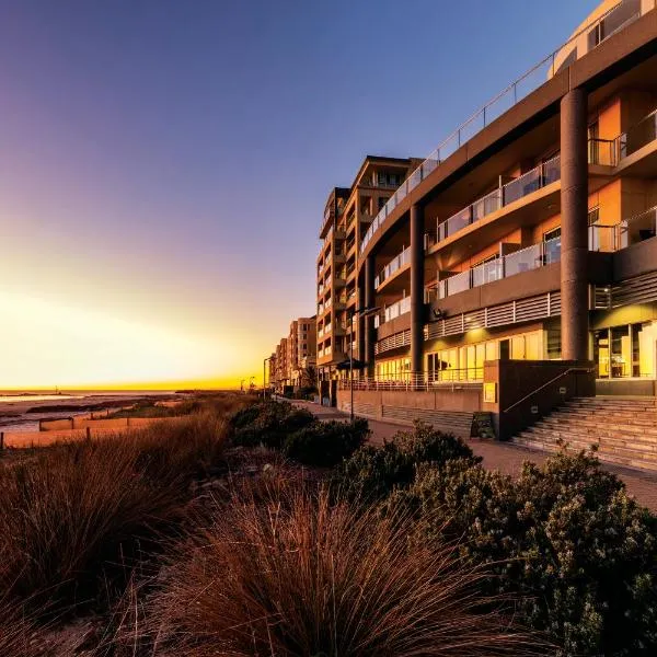 Oaks Glenelg Plaza Pier Suites, hotel in Adelaide
