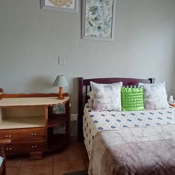 Oceanic Flashpackers accommodation, hotel in East London