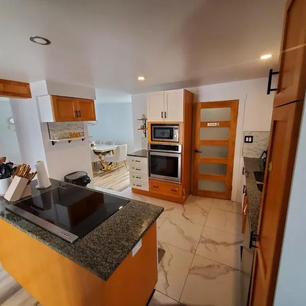 Beautiful Newly Renovated House, ξενοδοχείο σε Roberval