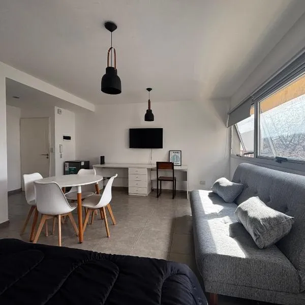 La Plata centro con cochera 10 y 45, hotel in La Plata