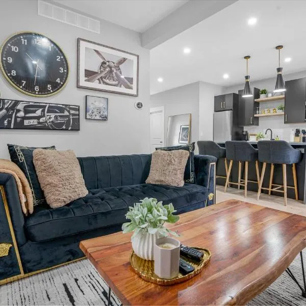 Sleek Brand New 1 Bedroom Condo - Downtown Luxury!, ξενοδοχείο σε Chatham