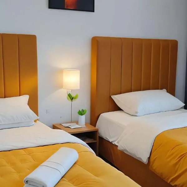 Moderne Appartement au plein Centre-Ville en Face Hilton & la Gare de Train TGV avec climatisation N2, hotel in Tangier