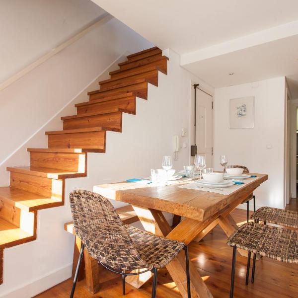 FLH Bairro Alto Loft with Sunny Terrace, Lisbona