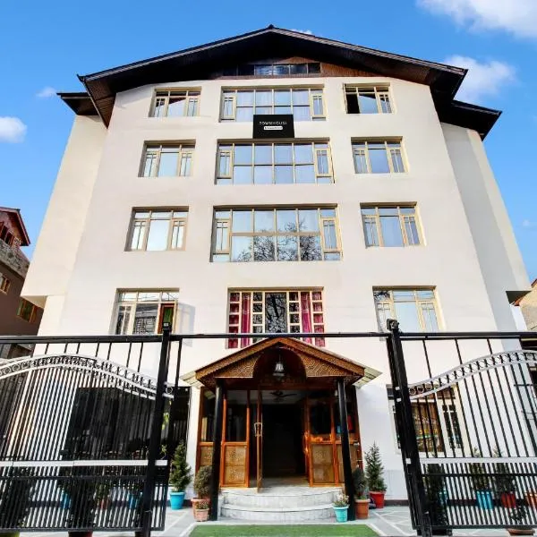 Super Townhouse Rajbagh Formerly Hotel Modern, hotel v destinaci Šrínagar