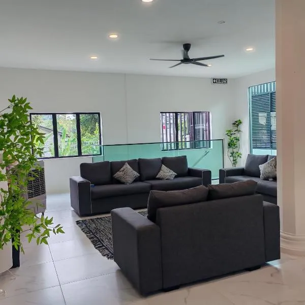 8ight Guesthouse 8号民宿, hotel v destinaci Keluang