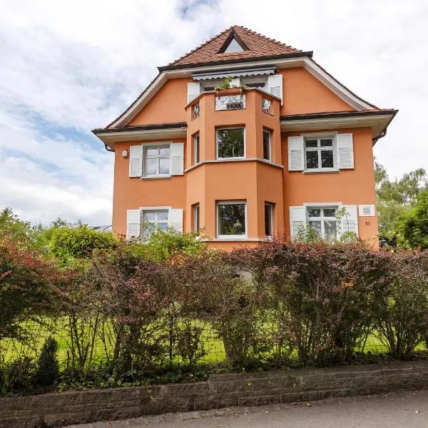 Rotes Haus über den Weinbergen, hotel a Costanza