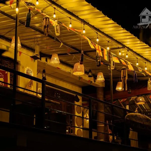 Airport Tourist Hostel，卡圖納耶克的飯店