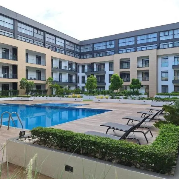 Lovely One Bedroom Apt at The Embassy Gardens with Fast Internet, Pool & Gym – hotel w Akrze