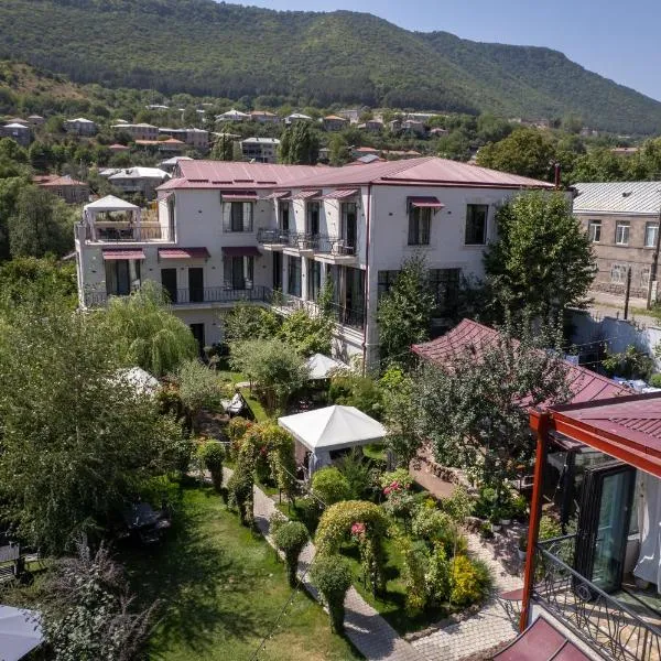 REDROOF country house hotel, hotel in Goris