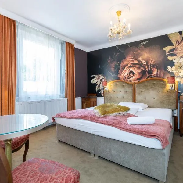 Corso, Zimmer & Cafe, Hotel Garni, hôtel à Pressbaum