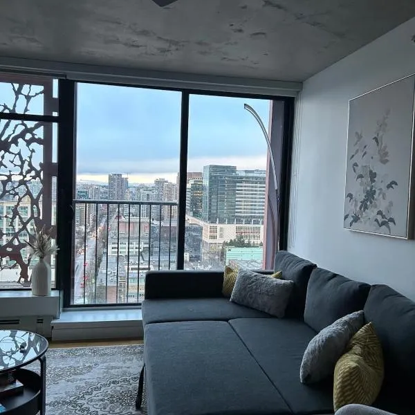 Cozy Gastown condo with a view!, hotel din Vancouver