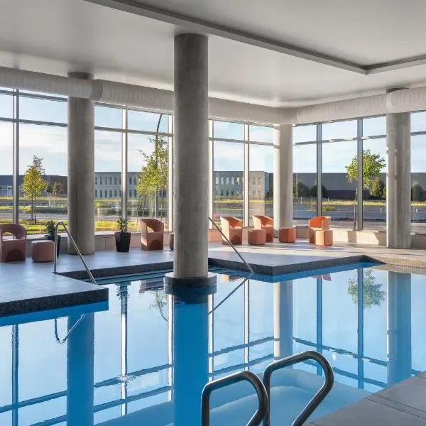 Staybridge Suites Montreal Airport - St-Laurent by IHG, hotel in Montreal