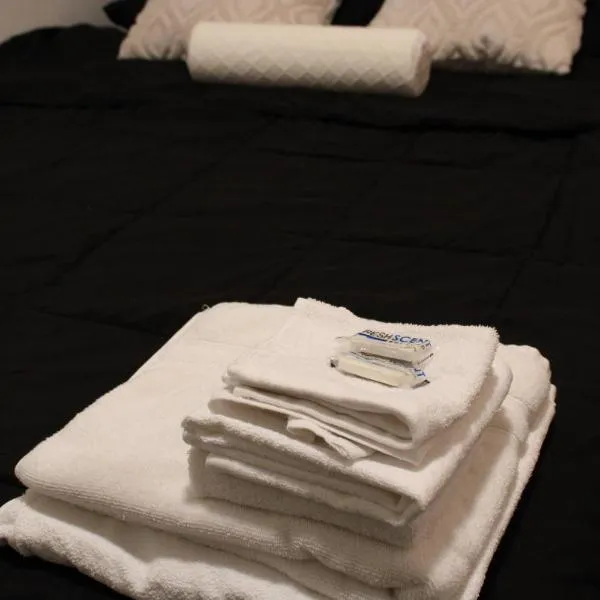 Comfy 1Bed With Full Patio! Free Parking Fast WiFi, hotel v destinaci Detroit