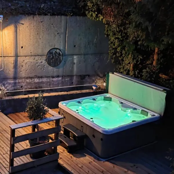 le home du Morel et son jacuzzi, hotel in Bellecombe