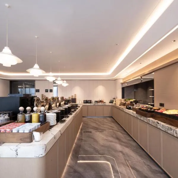 Atour Hotel Kecheng Sports Center, Quzhou, hotel di Quzhou