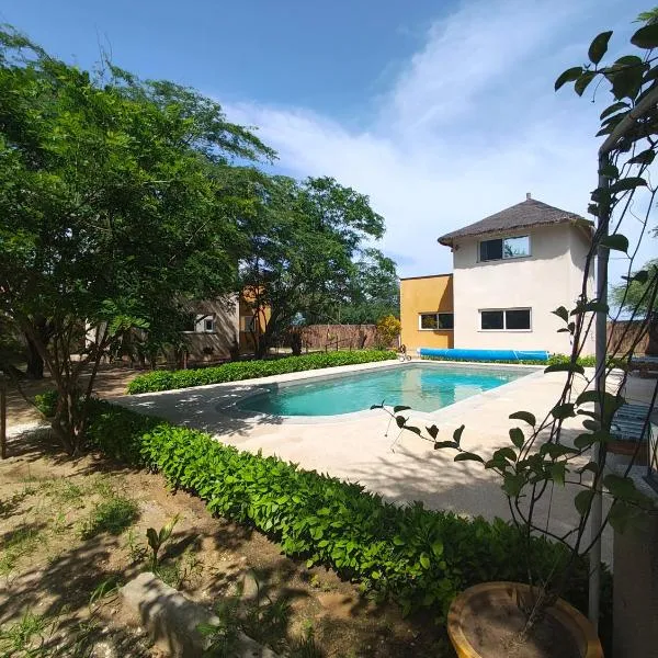 Campement Houefa, hotel v destinaci Ndangane