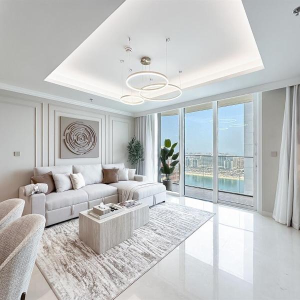 Trophy Stays - Coastal Luxe with Beach Access - 1BR, Dubái