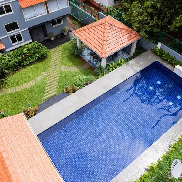 ELIVAAS 5 BHK with Pvt Pool, Entertainment Room & Glass House - Bludoor, hotel en Marmagao