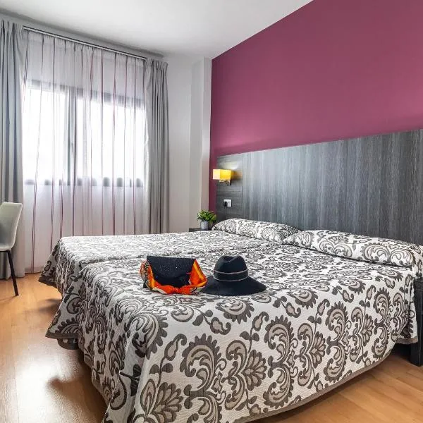 Hotel Abades Via Norte، فندق في ميراندا دي إيبرو