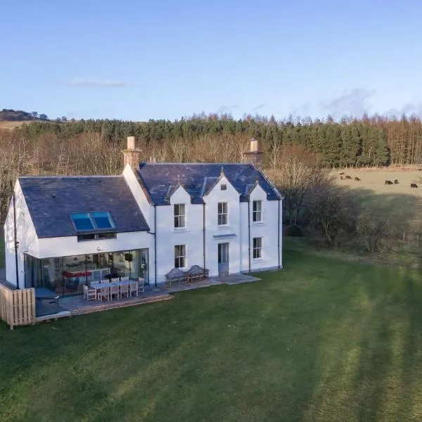 Greenmyre Farmhouse with Hot Tub, ξενοδοχείο σε Kirriemuir