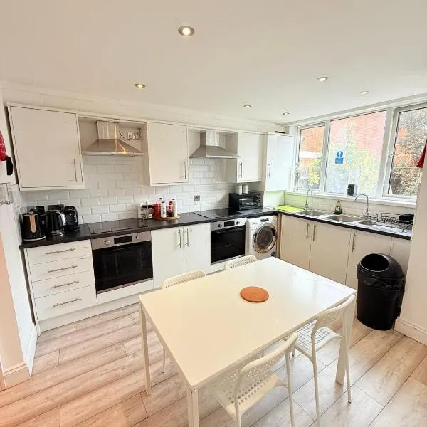 15 min to Central London Guest Suites 22, hotel in London