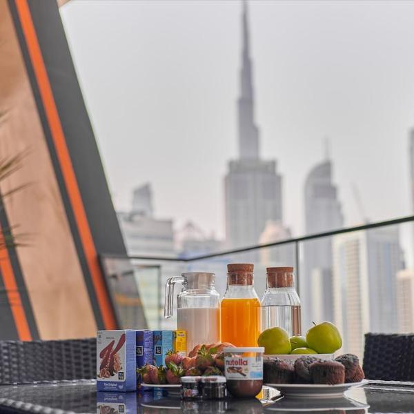 Water Dream with Burj Views Sleeps 4, Dubái
