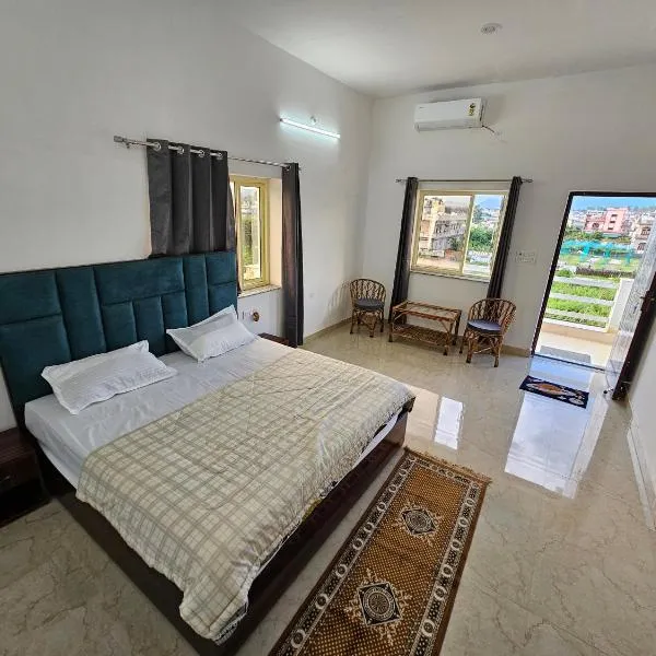 Hotel YesWell - Best Hotel Near Jolly Grant Airport, ξενοδοχείο σε Doiwāla