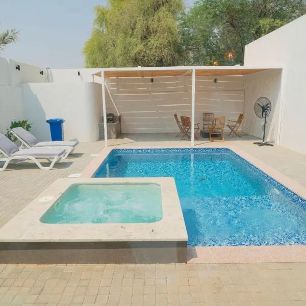 Dar 66 Digdagga Pool Chalet with Jacuzzi, hotel in Ras al Khaimah
