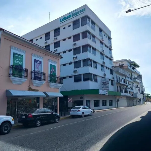 Hotel Urban Express, מלון בוייארמוסה