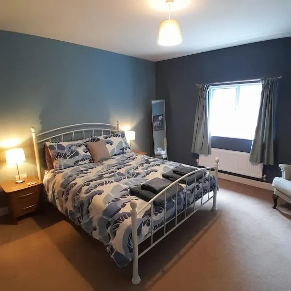 Entire house with gated parking, hôtel à Hereford