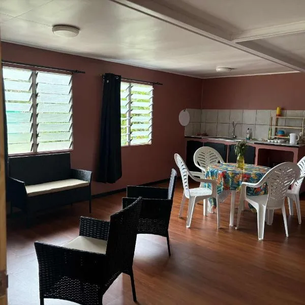 Faatiarau Lodge Bungalow, Hotel in Fare
